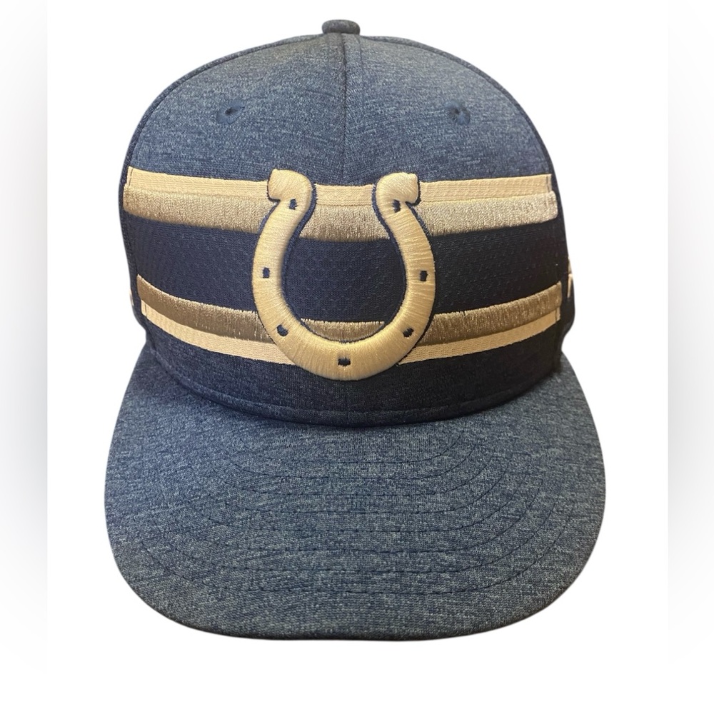 NFL Colts
Denim Snapback Cap 
Throwback Thanksgiving Day 2019
Size M/L
New Era